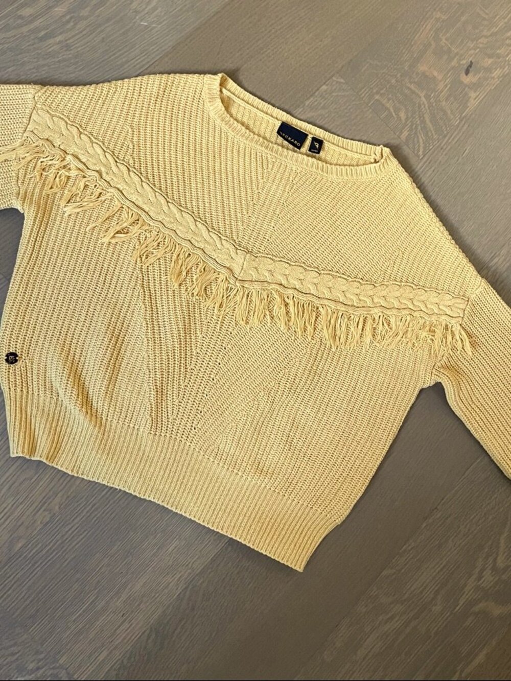 Beckaro Teens/Woman’s Sweater in Yellow size XS